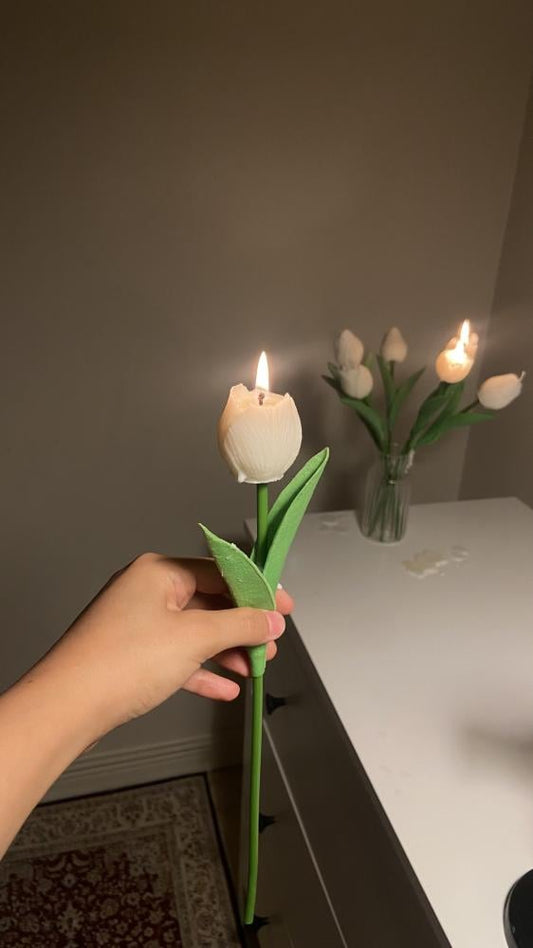 Tulip scented candle