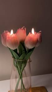 Tulip scented candle